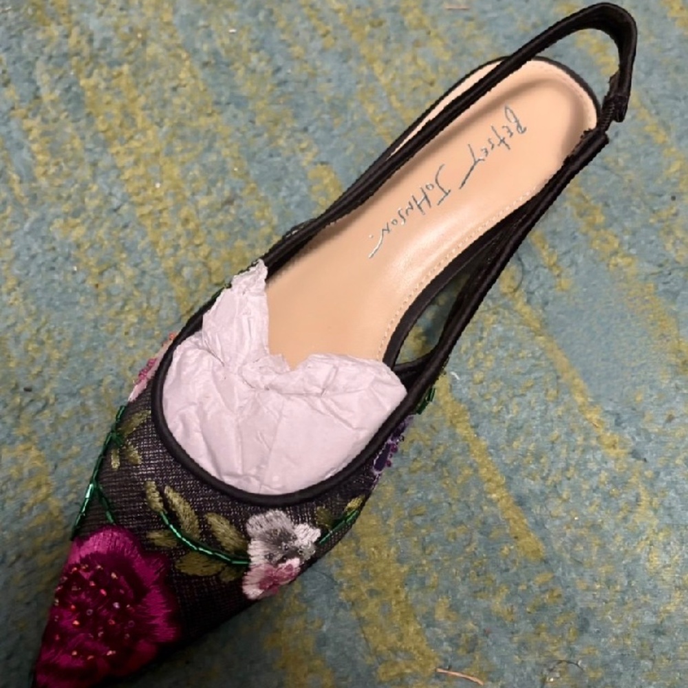 Betsy Johnson- Felix black floral shoes - Picture 2 of 3